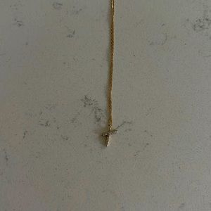 Kendall Scott gold “T” necklace